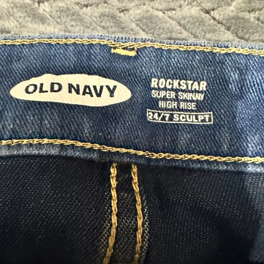 Old Navy Rockstar Super Skinny High Rise Jeans - Picture 3 of 3